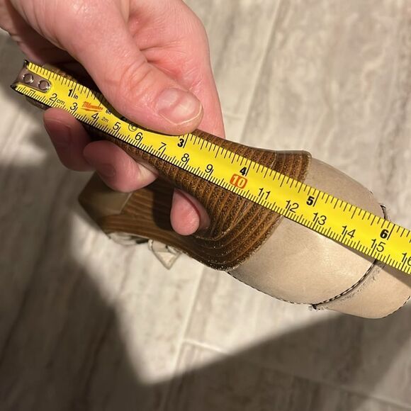 Michael Kors Tan Heels - Picture 10 of 12